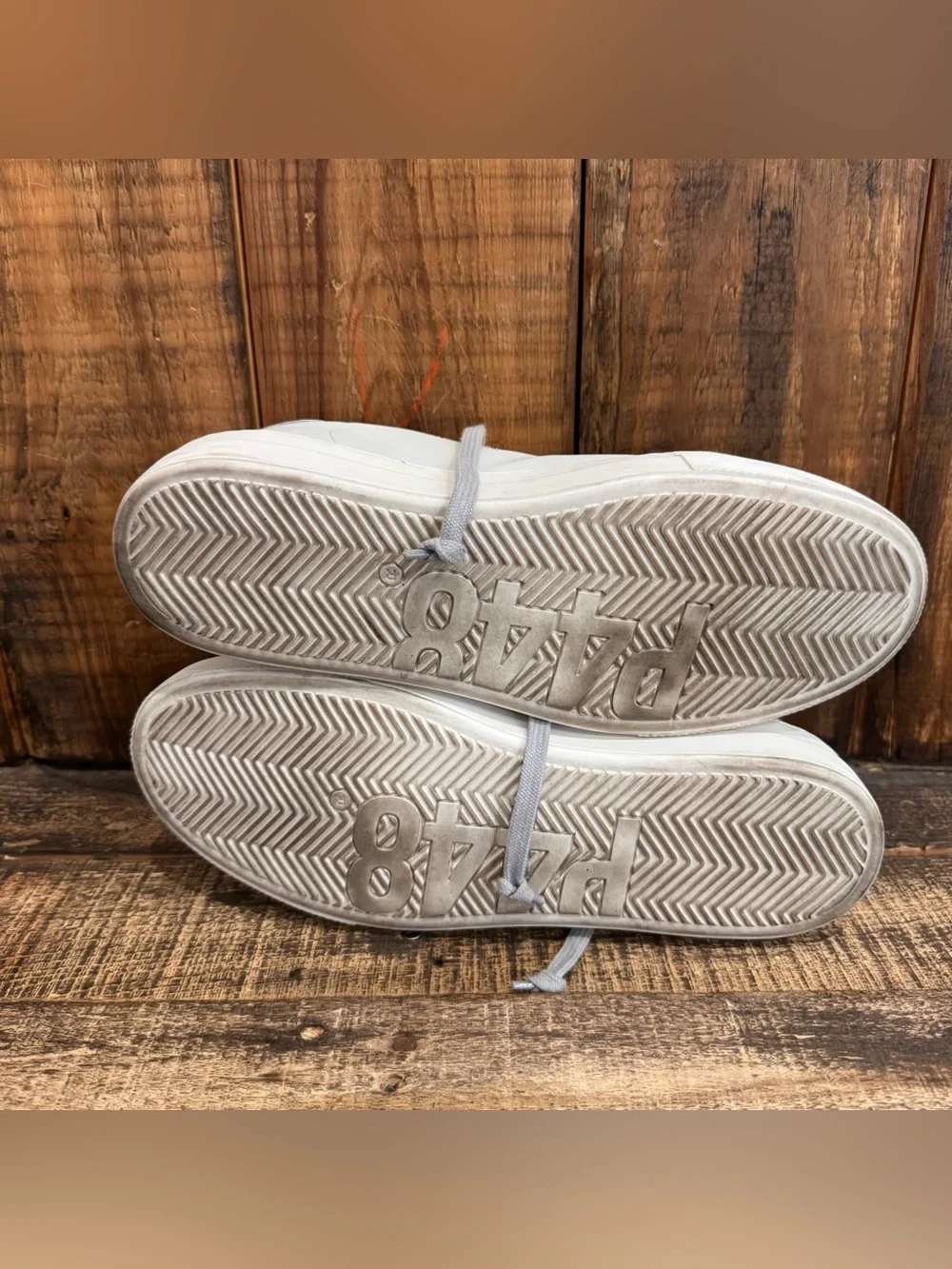 P448 Cream and Light Gray Low-Top Platform Sneakers